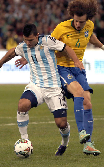 صور المباراة الودية بين الأرجنتين - البرازيل 0-2 ( 11-10-2014 )  Argentina-s-Sergio-Aguero-left_54417009084_54115221157_400_640
