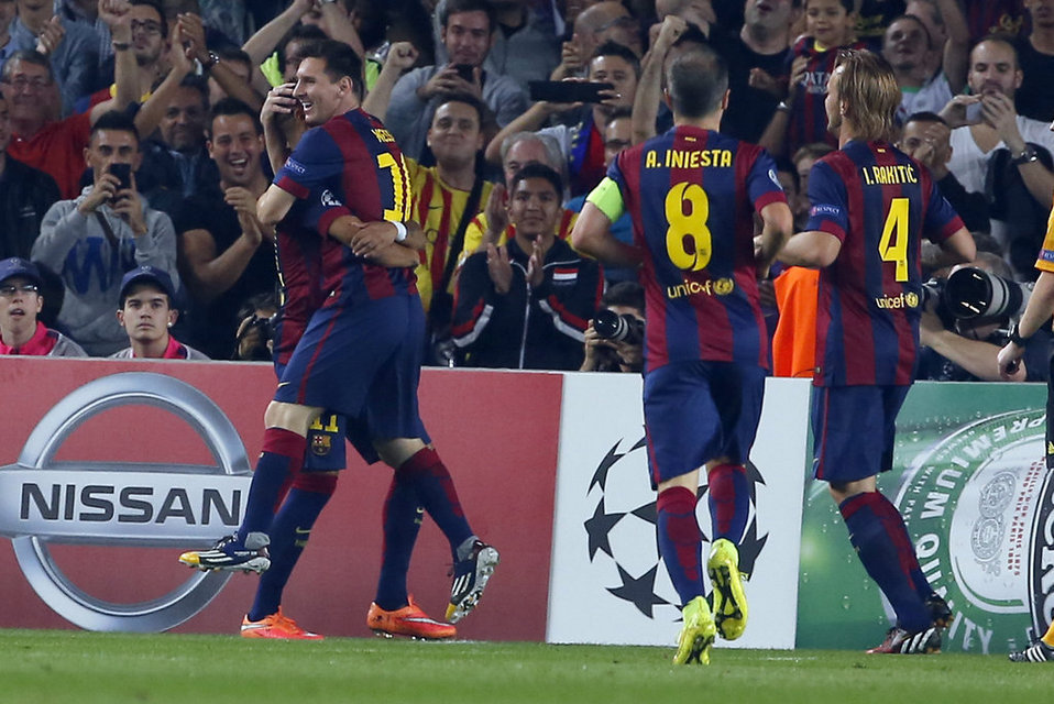 صور : مباراة برشلونة - أجاكس أمستردام 3-1 ( 21-10-2014 )  Barcelona-s-Neymar-left-is-con_54418145258_54115221152_960_640