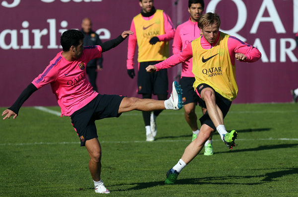 صور تدريبات لاعبي برشلونة يوم الجمعة 05-12-2014 Entrenamiento-del-Barca-previo_54421114210_54115221154_600_396