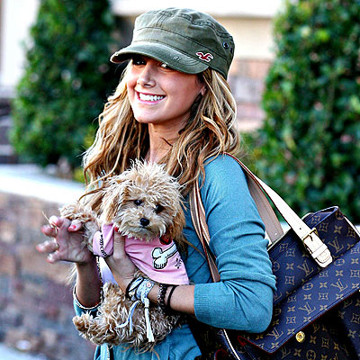 Ashley'nin Sevimli Köpeği İleTanışalım Mı ? Ashley_tisdale_dog_1240559159