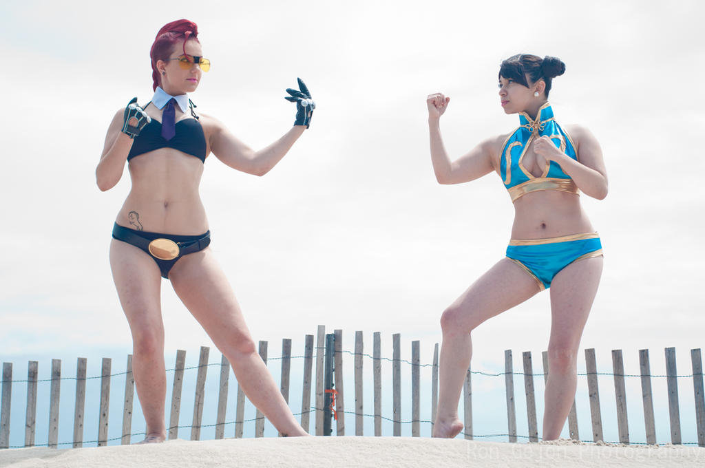 [Musas do Cosplay] - Página 14 Crimson_viper_vs_chun_li___beach_edition_by_miss_gidget-d85a9a5