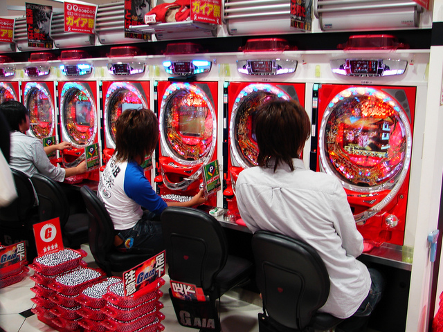 Salon Pachinko 92b44d3e8deb339e2ca8c6e56ac33d571237951594_full