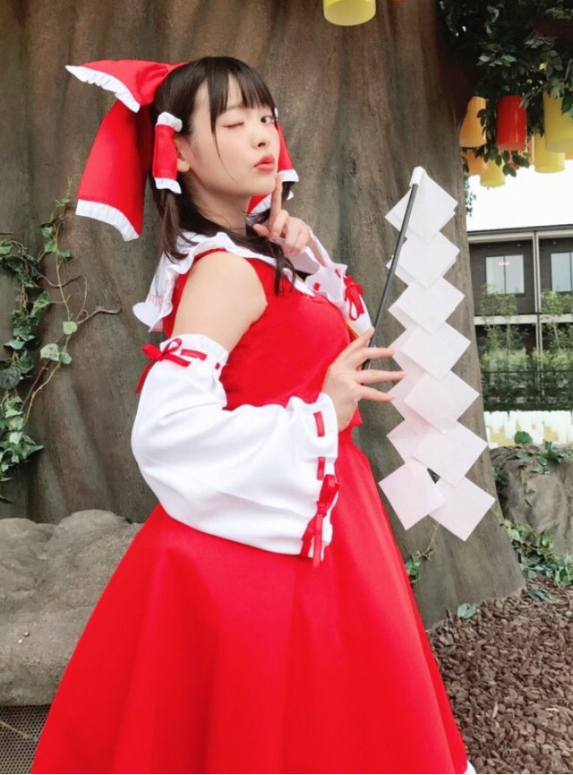 [Cosplay] Reimu Hakurei ( Sumire Uesaka trong World Cosplay Summit 2017) 6b304c0f24415573b53b6a5f0e3648d61501503613_full