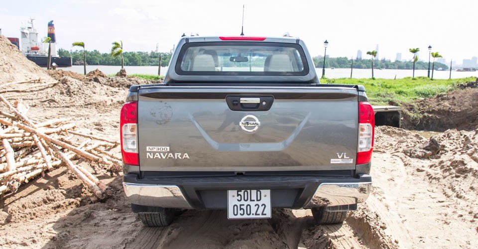 bình chọn xe Nissan Navara 2015: cái bán tải gầy nhưng khỏe khoắn NissanNavara201511-c80f