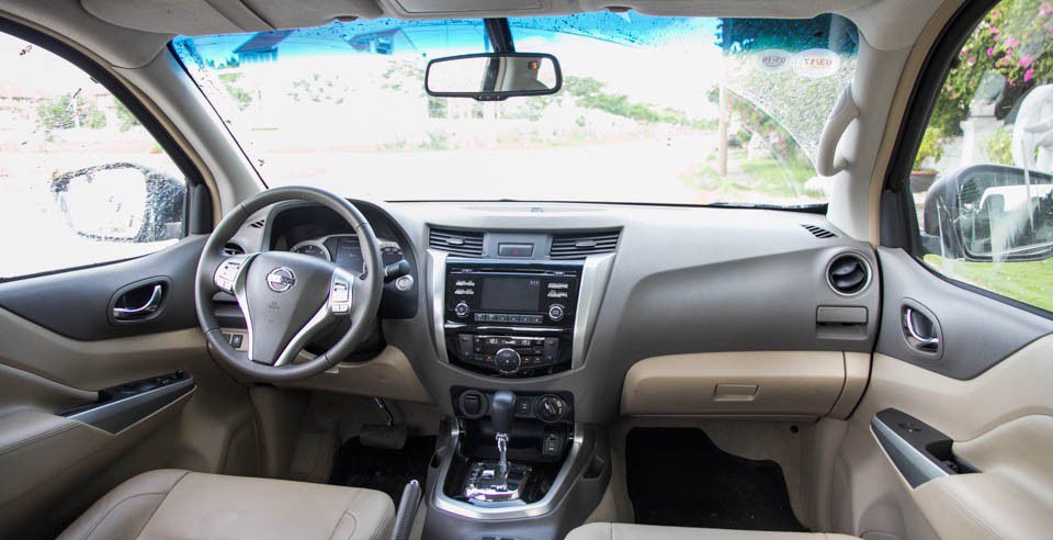 bình chọn xe Nissan Navara 2015: cái bán tải gầy nhưng khỏe khoắn NissanNavara201517-17a0