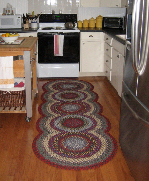 استغلال الملابس القديمة  104500749_104043294_large_kitchenrug