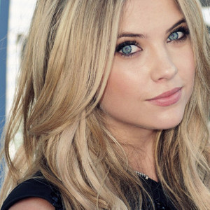 (F) Emma // ma fille mon inconnue ft Ashley Benson  Ashley_Benson_1