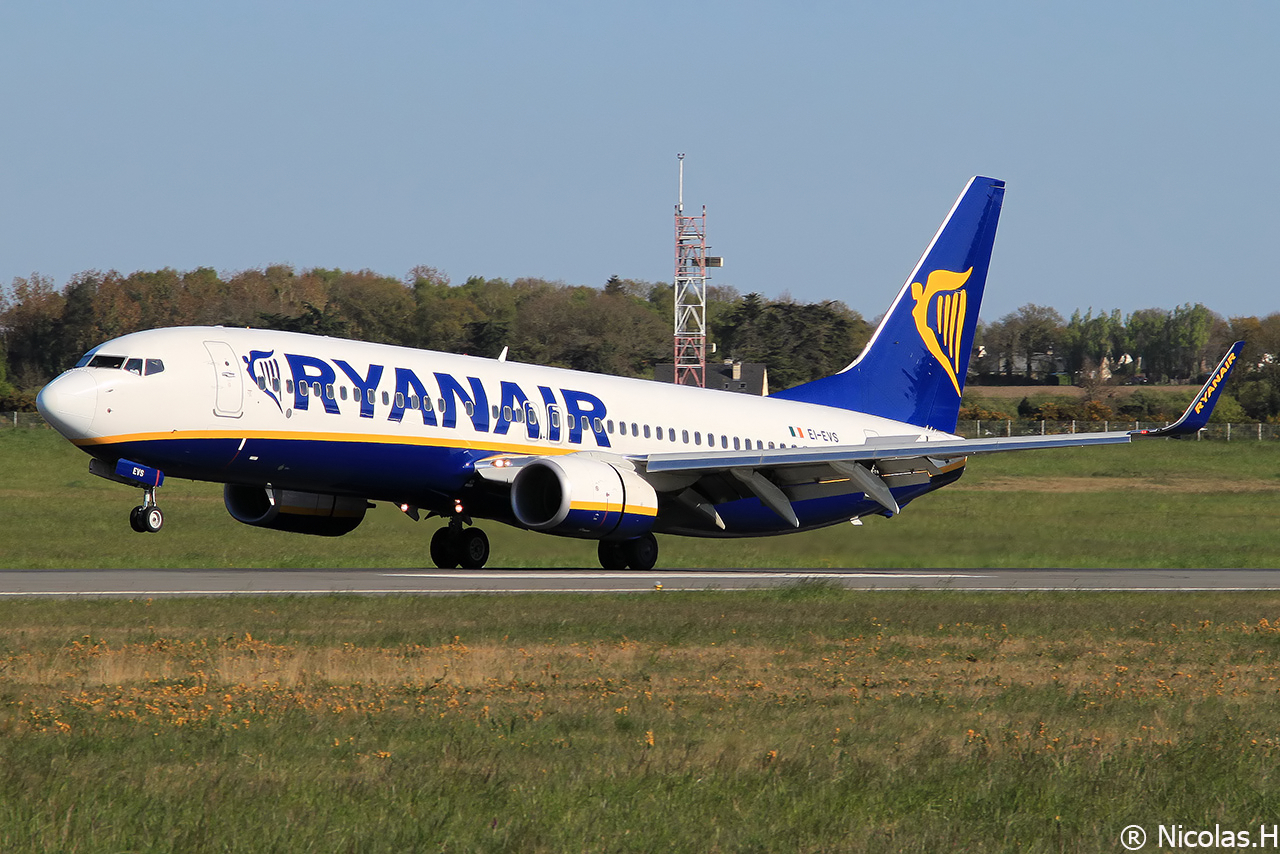 Boeing 737-8AS Ryanair EI-EVS Le 15.04.14 Img_9980-451c10e