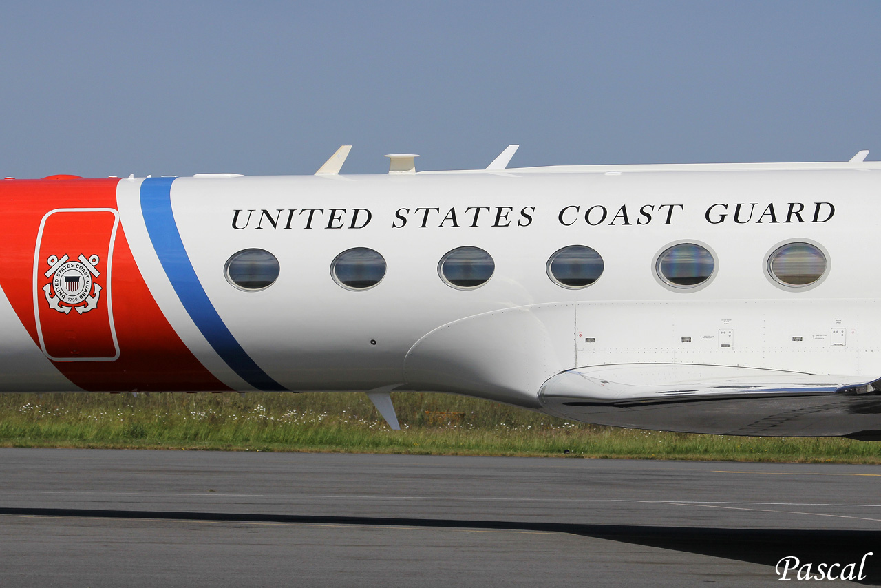 Gulfstream Aerospace C-37A United States Coast Guard 01 + deux Sikorsky H-60 Black Hawk US Army le 06.05.14 Ch44-copie-460e8d5