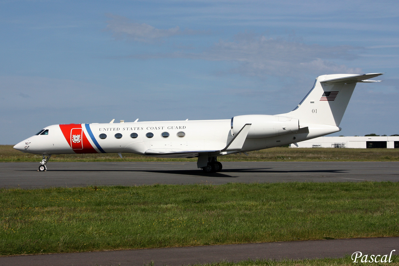 Gulfstream Aerospace C-37A United States Coast Guard 01 + deux Sikorsky H-60 Black Hawk US Army le 06.05.14 Ch41-copie-460e8cf