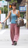 Jennifer Love Hewitt - Page 4 Th_15589_Preppie_Jennifer_Love_Hewitt_at_a_pilates_class_in_Toluca_Lake_25_122_963lo