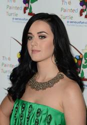 Katy Perry Th_198349817_13_122_413lo