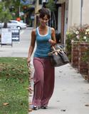 Jennifer Love Hewitt - Page 4 Th_16080_Preppie_Jennifer_Love_Hewitt_at_a_pilates_class_in_Toluca_Lake_35_122_342lo