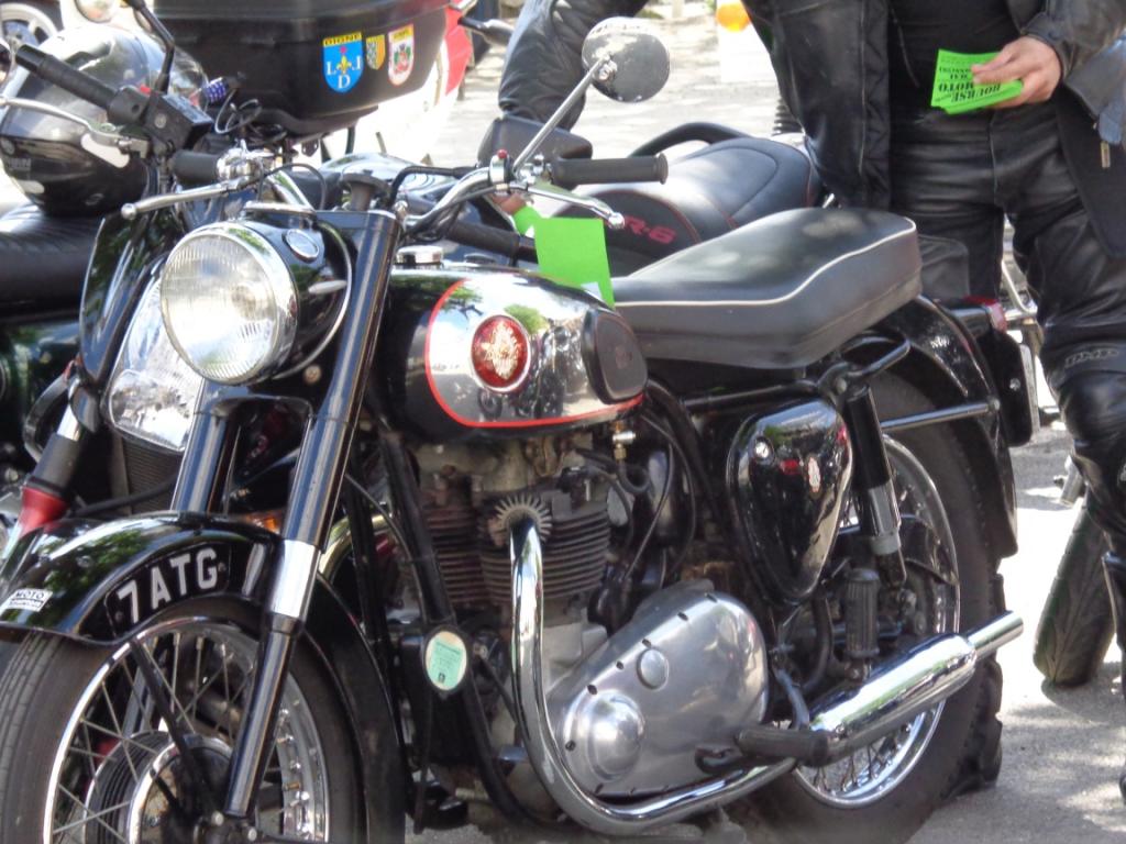 marché moto à Banon le 13 avril  015-450c6dd