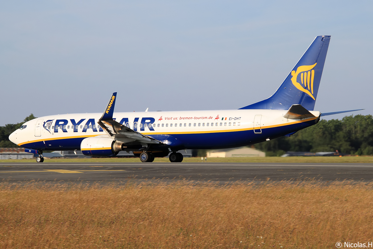 Boeing 737-8AS Ryanair EI-DHT Le 24.06.14 Img_0432-465bf73