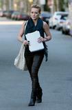 Hilary Duff Th_01338_celebs4ever_Hilary_Duff_Candids_in_Beverly_Hills_September_18th_2008_0012_122_999lo