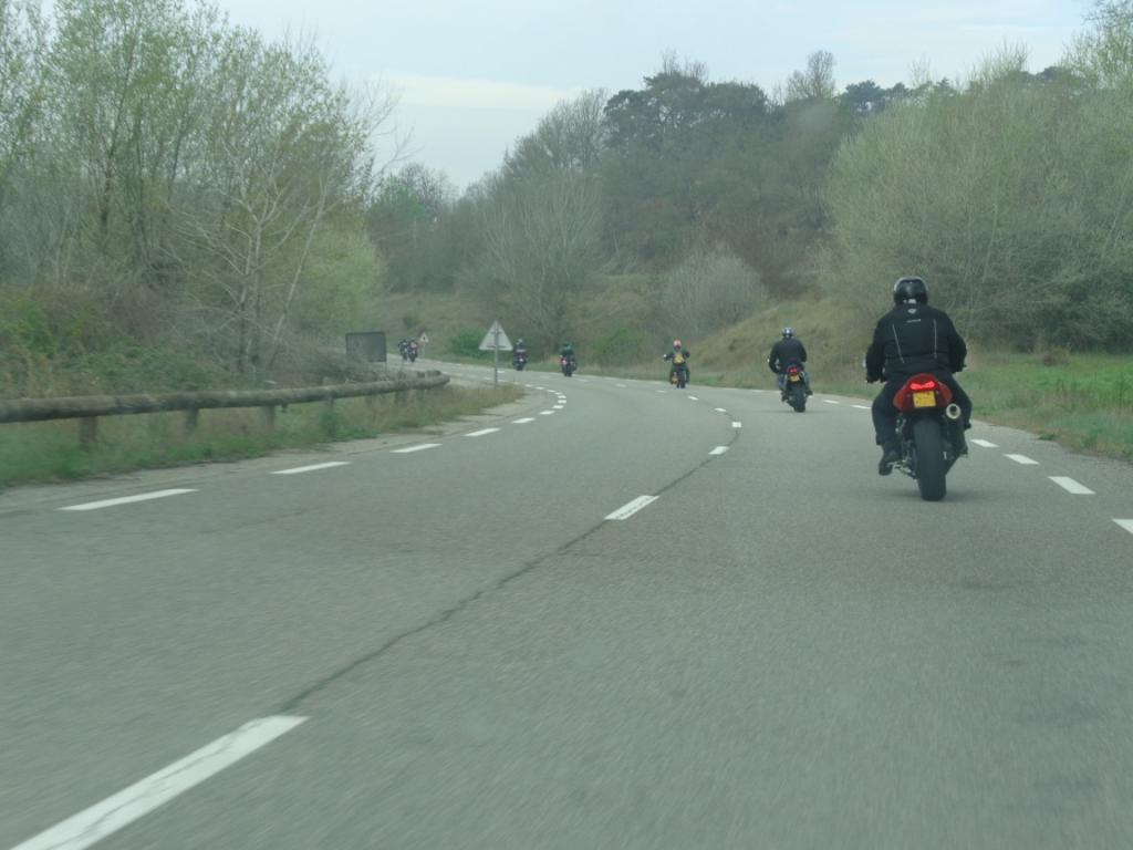 marché moto à Banon le 13 avril  004-450c5e4