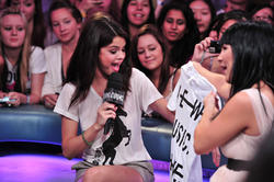 Selena Gomez - LQ x73 Th_229169685_ROBiNHOOD_HQHC_SELENAGOMEZ_8_24_2011_03_122_113lo