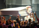 Lady Gaga - Sanguigna!! MTV Video Music Awards, 13set09 Th_44279_Gaga_010_122_234lo