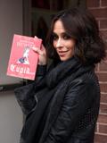 Jennifer Love Hewitt - Page 4 Th_78037_Preppie_JenniferLoveHewittpromitingherbookTheDayIShotCupidinNewYorkCity_March2320105_122_50lo