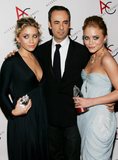 Mary-Kate & Ashley Olsen - Page 6 Th_080Celebrity_City_Olsens_040_024