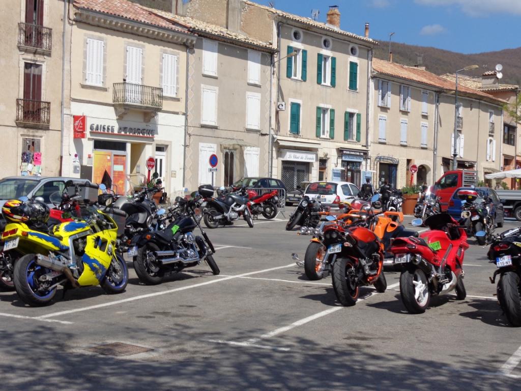 marché moto à Banon le 13 avril  021-450c710