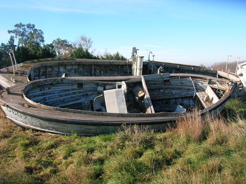 [Cimetières des bateaux] Cimetière d'embarcations à Arles Cimeti-re-bateaux-005-495f038