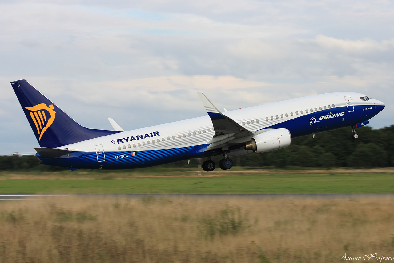 Boeing 737-8AS Ryanair EI-DCL (Dreamliner Livery) Le 09.08.14 Img_0039-471028e