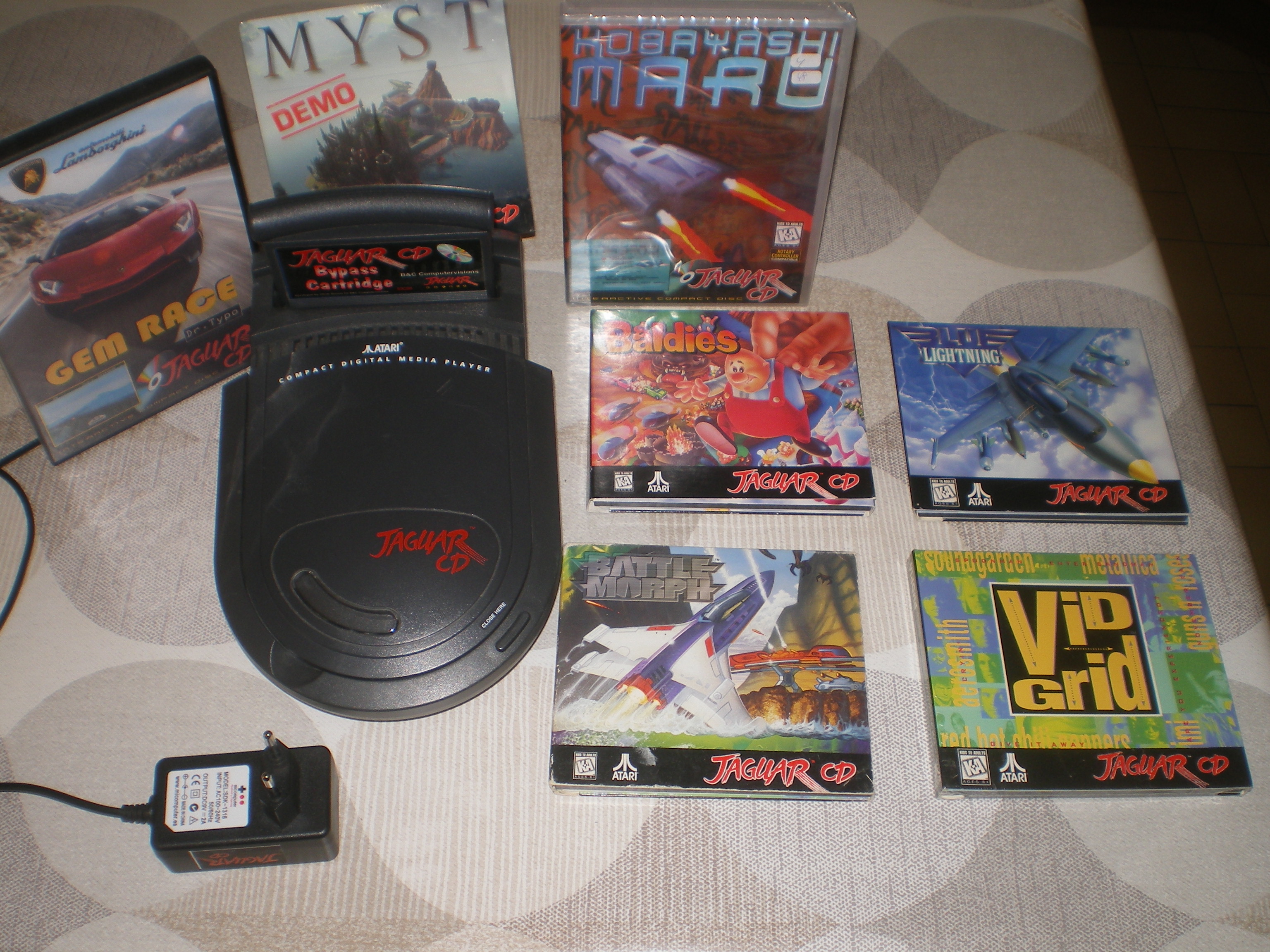 [VENDU]lecteur cd jaguar+ bypass cartridge+6 jeux + cables Imgp0014-1--5589d40