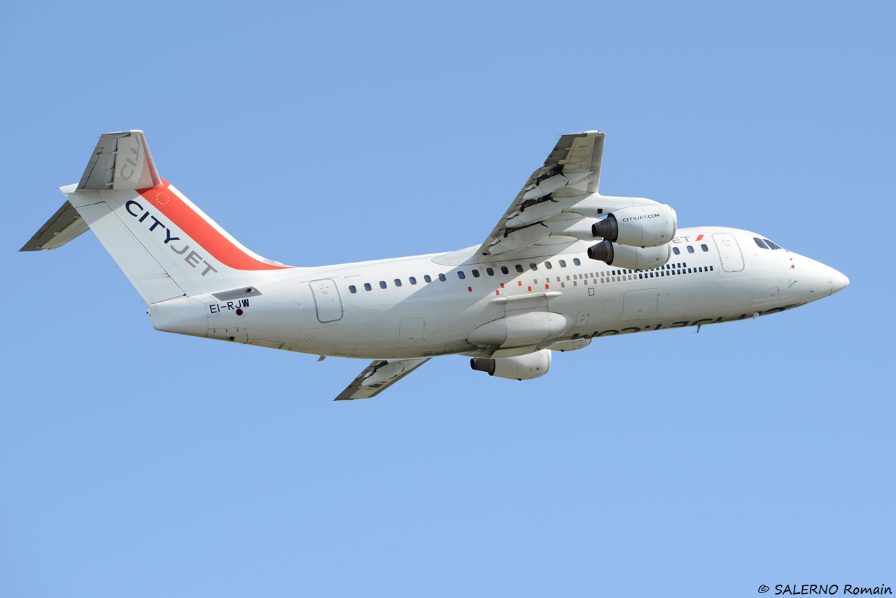 Spotting du 19/09/2014: A320 Vueling Linking Europe c/s  Dsc_4011-47d2ea1