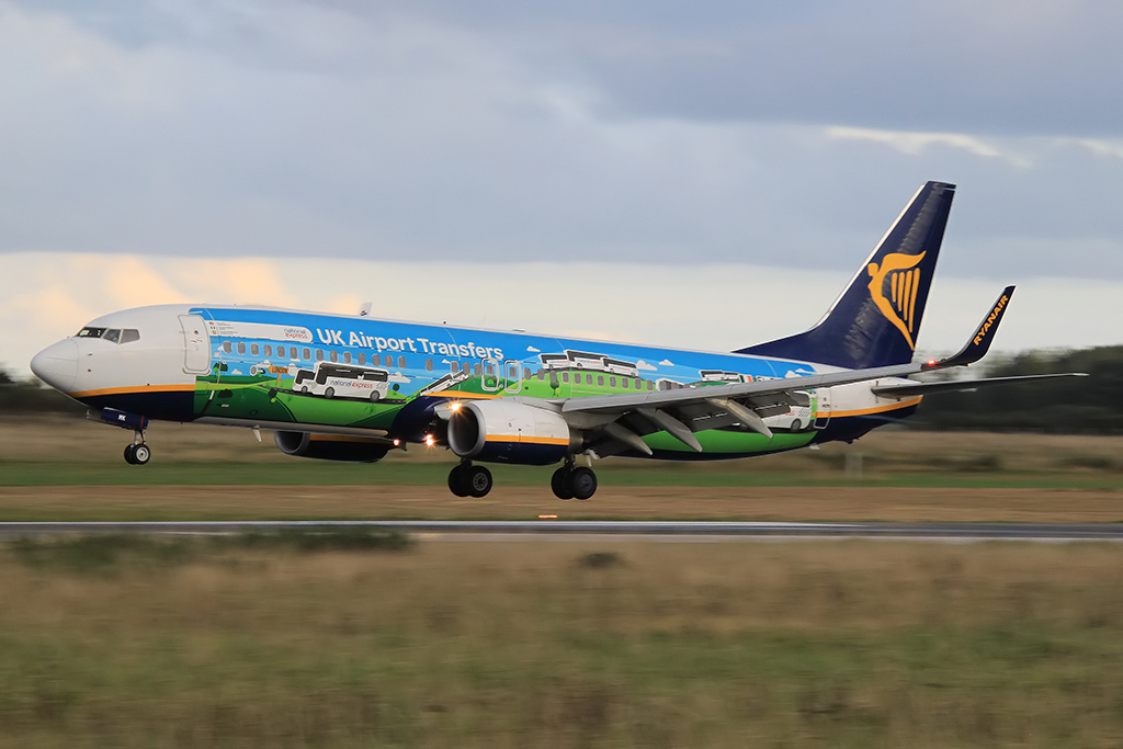 Boeing 737-8AS/W Ryanair EI-EMK (UK Airport Transferts) Le 06.10.14 Img_2766-47f7386