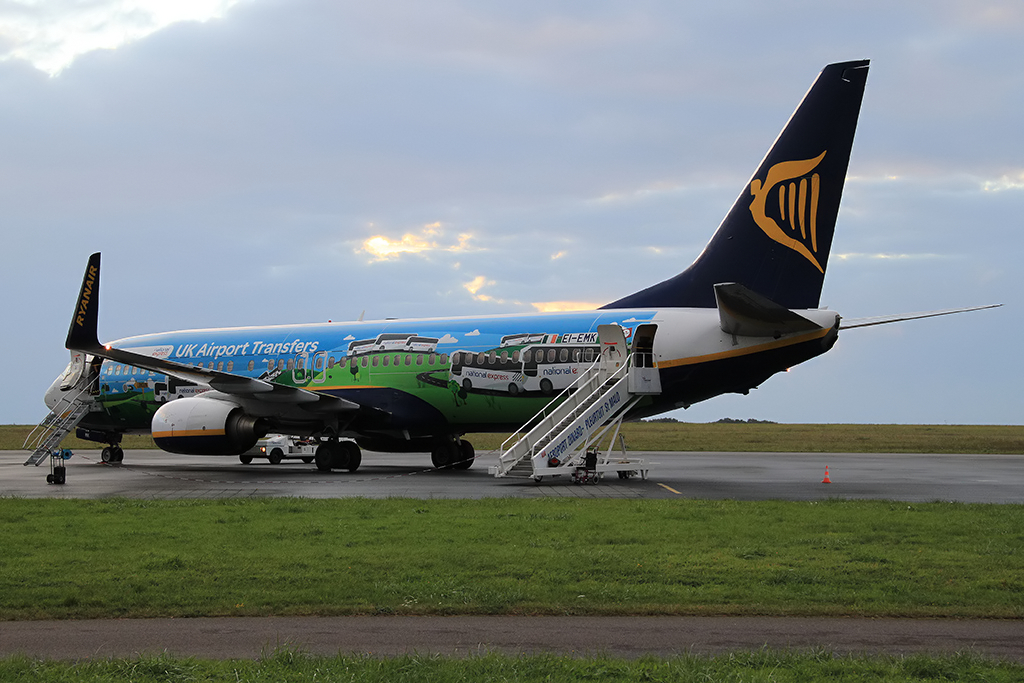 Boeing 737-8AS/W Ryanair EI-EMK (UK Airport Transferts) Le 06.10.14 Img_2787-47f73e4