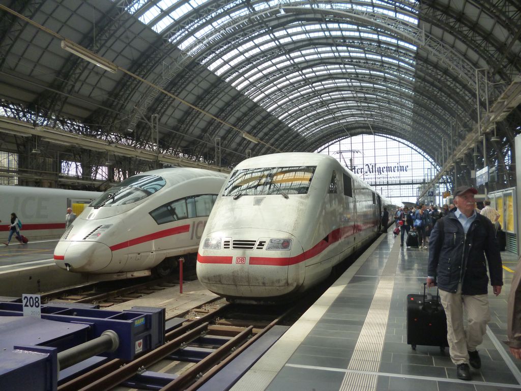 Frankfurt HBF 2014 P1020464-472114c