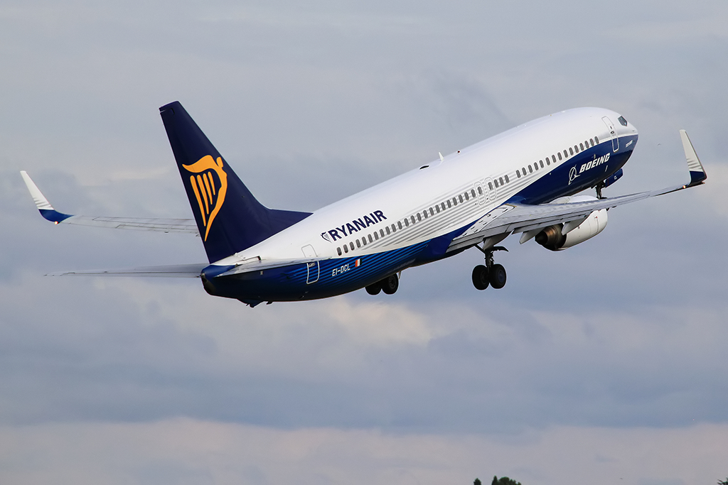 Boeing 737-8AS Ryanair EI-DCL (Dreamliner Livery) Le 09.08.14 Img_0690-4722db2