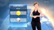 Audrey Leunens météo du jour de l'An 2017 Th_450923962_RTLTVI_01_01_2017_03_122_227lo