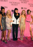 @ Victoria's Secret Show in Hollywood (November 15th) Th_98054_celeb-city.eu_Spice_Girls_Victorias_Secret_Fashion_Show_Arrivals_03_122_839lo