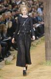 Chanel Paris SS/10 Fashion Show Th_76477_Chanel_Paris_S-S_2010_Celebrity_City_FS_1269_123_203lo