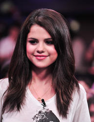 Selena Gomez - LQ x73 Th_142292382_ROBiNHOOD_HQHC_SELENAGOMEZ_8_24_2011_20_122_339lo