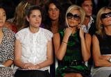 September 10th, VB @ Oscar De La Renta Fashion Show Th_34774_Victoria_Beckham_De_a_Renta_70_123_796lo