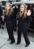 Mary-Kate & Ashley Olsen - Page 2 Th_53558_celebrity_city_city_Mary_Kate_Olsen_3