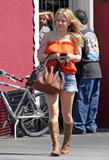 Hilary Duff Th_45863_celebs4ever_hilary_duff_mother_007_122_797lo