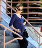 Sarah Michelle Gellar - Page 2 Th_07845_Celebutopia-Sarah_Michelle_Gellar_on_her_way_to_pilates_class_in_Encino-06_122_73lo