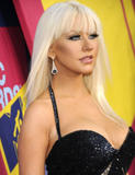 Christina Aguilera [Album: Bionic - Juin 2010] Th_42491_redcarpet3_122_1015lo