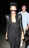 Rihanna - New York Candids - 25lug09 Th_82838_rihanna072509_15_122_570lo