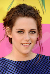 Kristen Stewart Th_134436789_zzkskca8_122_253lo