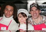 Events von 2008 Th_69219_Celebutopia-Alyssa_Milano_serves_food_at_the_Los_Angeles_Mission_on_Christmas_eve-19_122_631lo