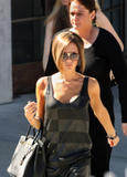 SHOPPING IN BEVERLY HILLS - 02/17/2007 Th_00402_BM_FP_VICTORIA_BECKHAM_004_2_122_103lo