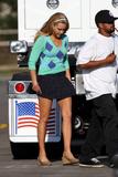 Amanda Bynes - Minigonnissima sul set di  'Easy A' - 23 giu 09 Th_07743_bynes-easya01_122_349lo