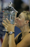 Maria Sharapova - Page 10 Th_58539_mariatrophyuso06011_122_420lo