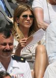 Jennifer Aniston - Page 3 Th_35907_Jennifer_Aniston_Roland_Garros_2006_French_Open__Finale_03